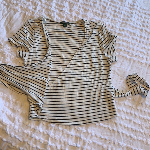 White and black striped wrap shirt - Picture 2 of 3